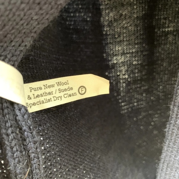 Vintage long line cardigan size medium pure wool with suede patches - Picture 8 of 10